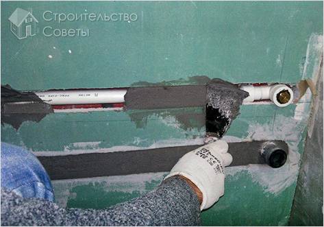 Монтаж труб в стену