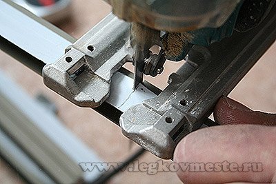 Резка профиля для двери