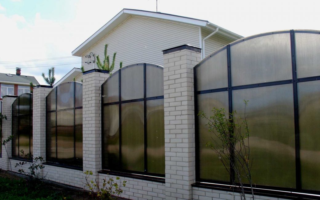 Дополняем конструкцию поликарбонатом