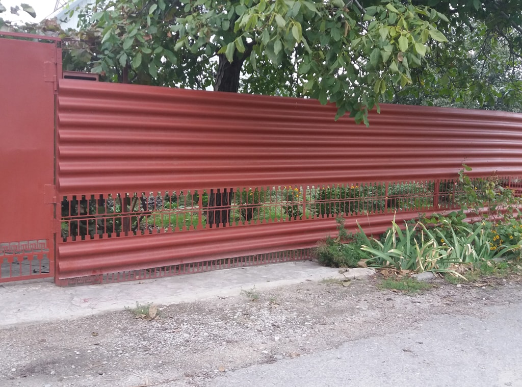 Забор для дачи из шифера