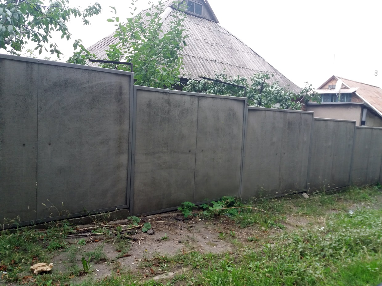 Дачный забор из шифера