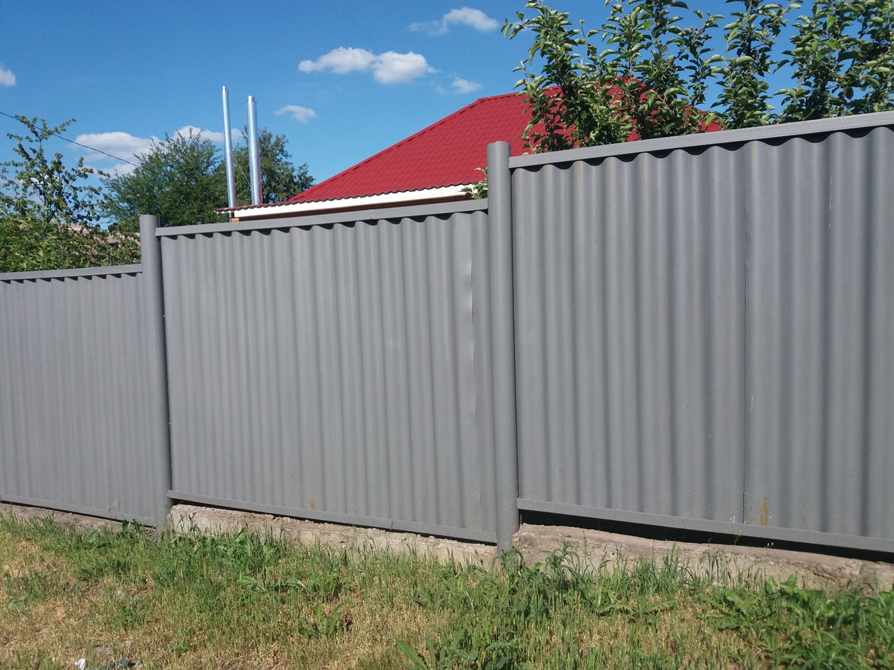 Забор для дачи из шифера