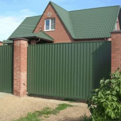 Варианты заборов для дома:  фото лучших новинок и красивого дизайна