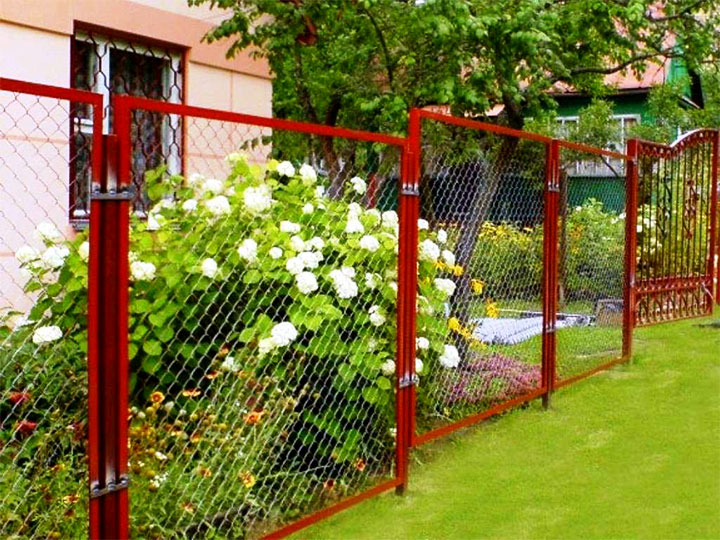 Недорогой забор из сетки-рабицы