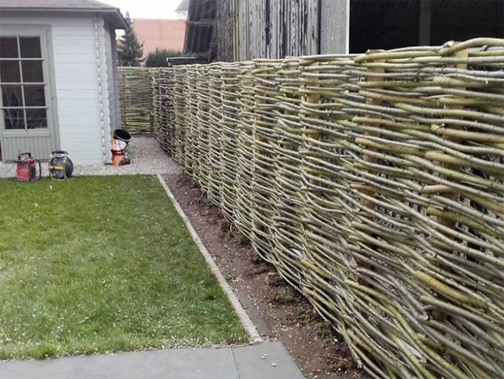 Плетеная изгородь для дачи