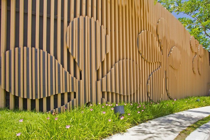 Какой забор сделать для дачи и загородного участка: бюджетные и оригинальные способы (63 фото)