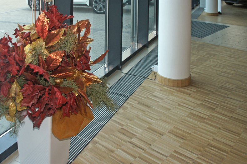 Встраиваемые в пол водяные конвекторы отопления, внутрипольные