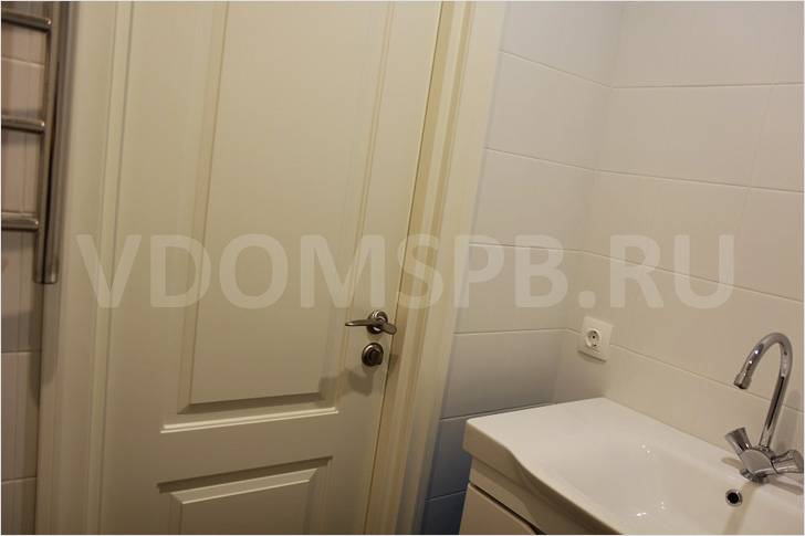 Дверь в ванную, покрытая эмалью