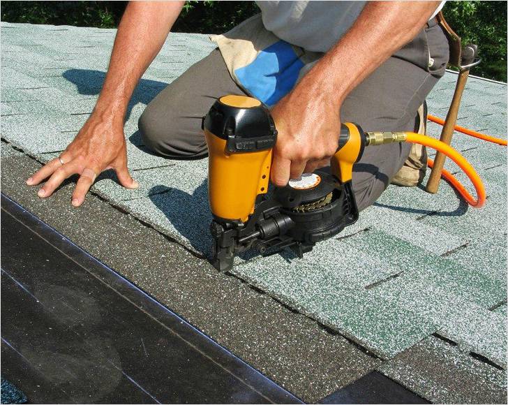 Крепление можно осуществлять с помощью нейлера