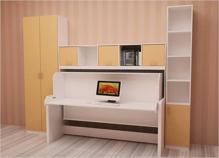 Кровать днем поднимается и получается стол