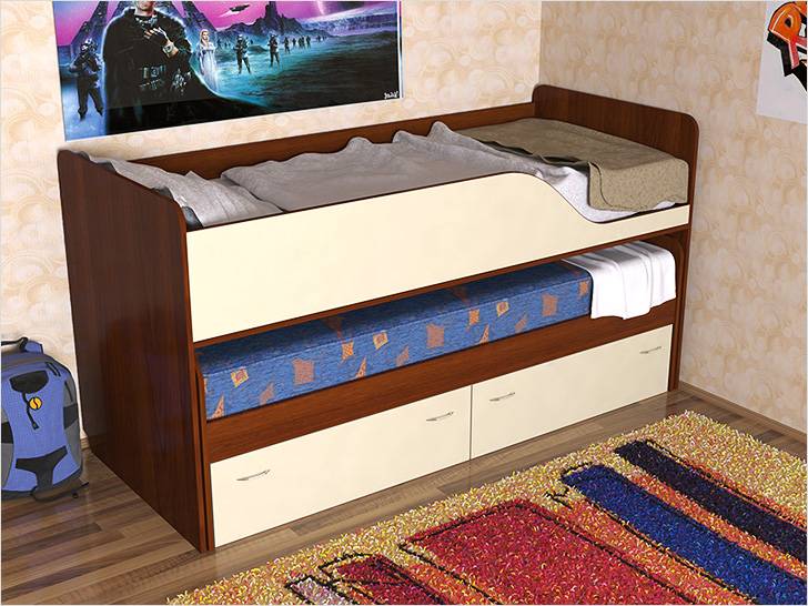 Нижняя кровать вечером выдвигается