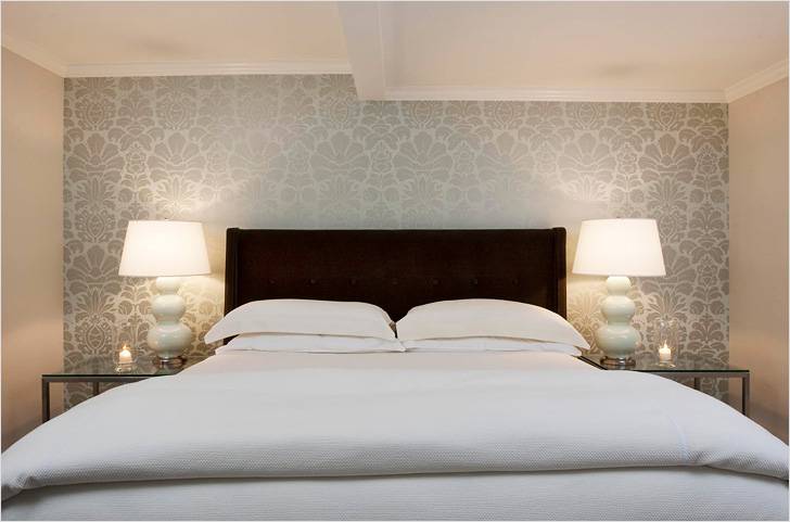 Как выбрать обои для маленькой спальни