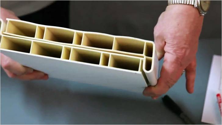 Ребра жесткости значительно толще, чем у подоконников ПВХ других производителей