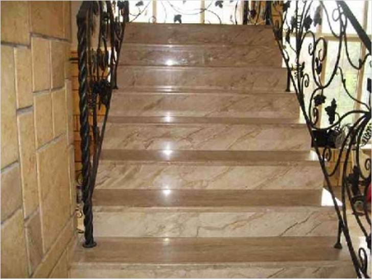 Полированная поверхность отличается хорошо различимым рисунком камня