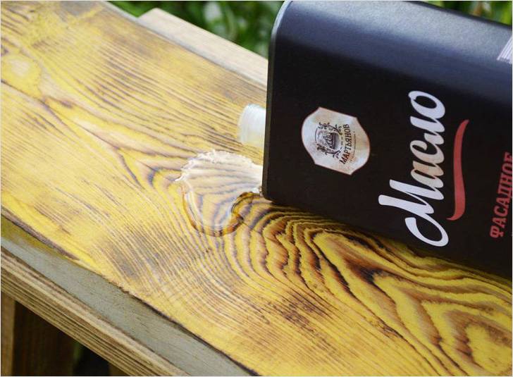 Масло образует на поверхности защитную пленку