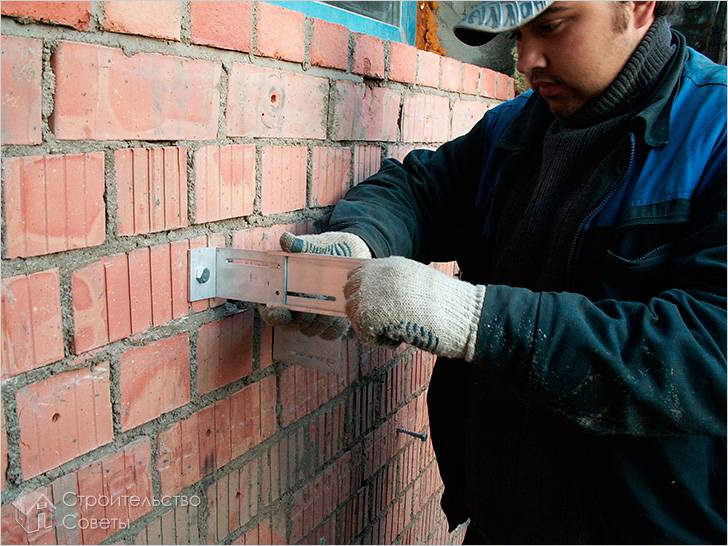 Крепим кронштейны