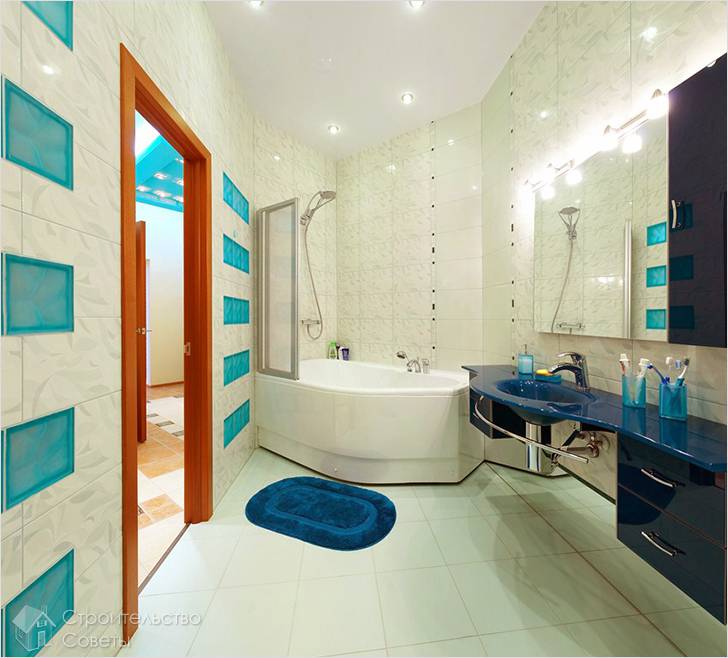 Натяжной потолок в ванной