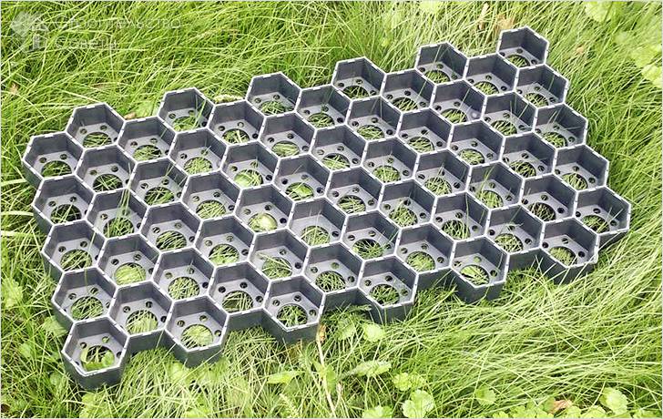 Из пластмассы