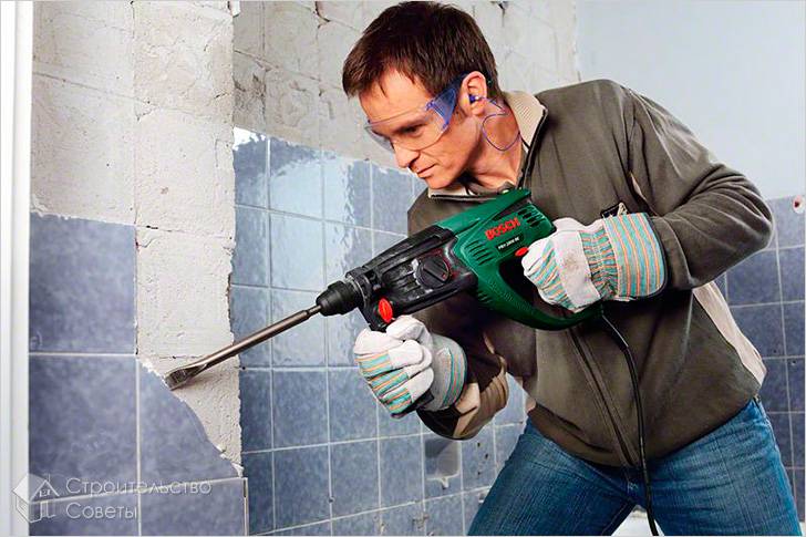 Как самостоятельно снять плитку со стены