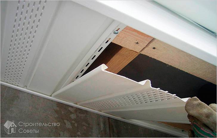 Монтаж панелей софитов