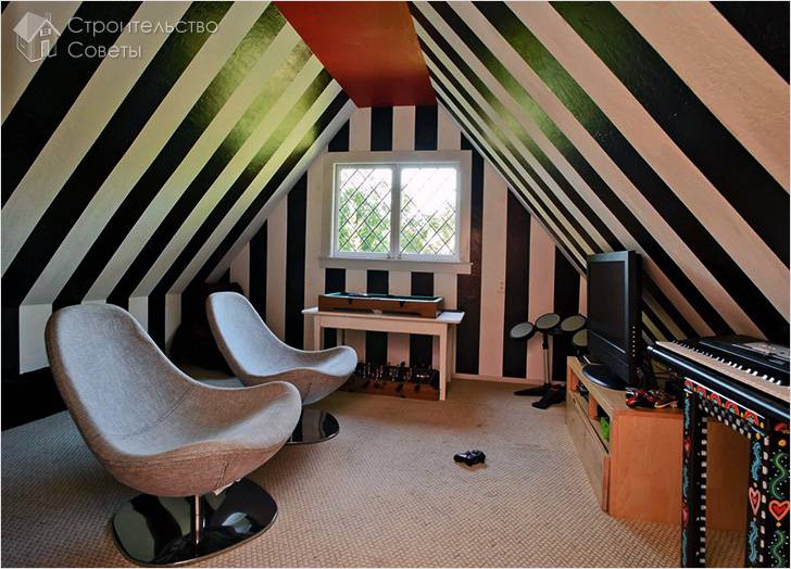 Полосатая игровая комната на чердаке