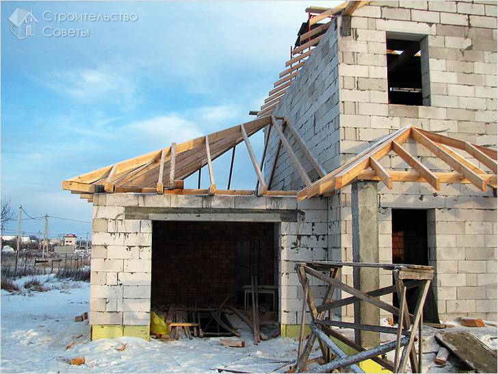 Пристроенный к дому