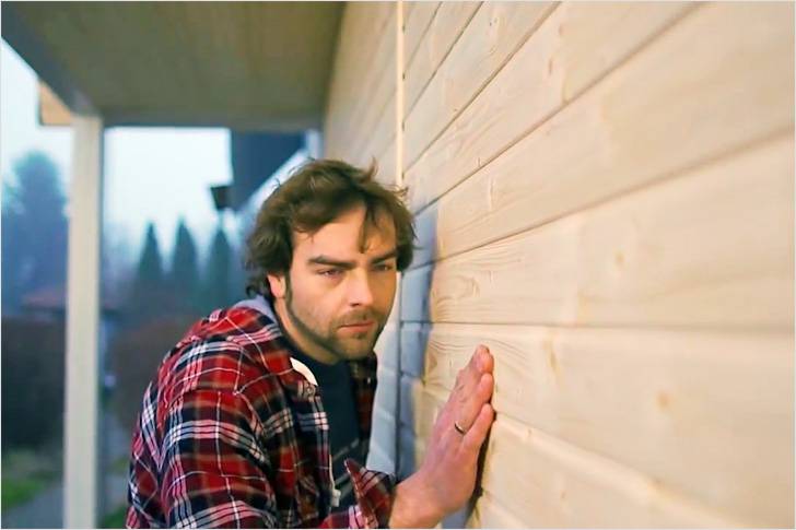 Как защитить и покрасить фасад деревянного дома