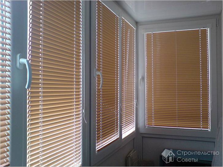 Жалюзи на балконе