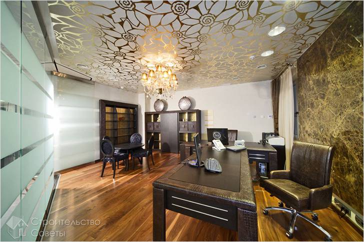 Как установить зеркальный потолок