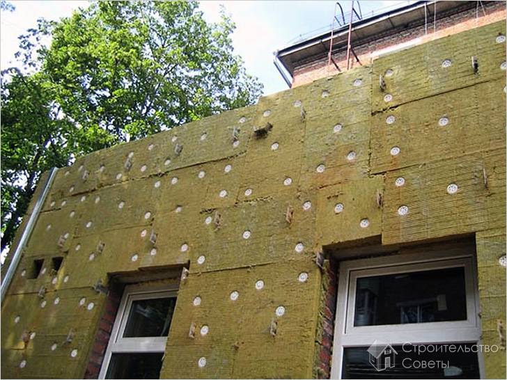 Крепление плит утеплителя