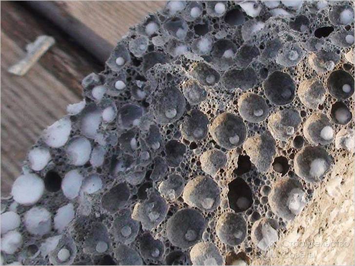 Отломился кусок блока