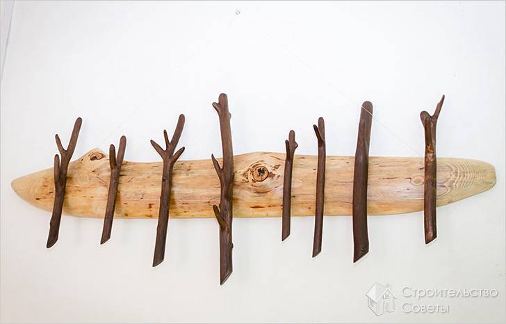 Вешалка из веточек