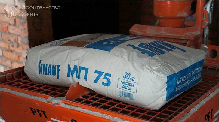 Засыпка в бункер штукатурной смеси