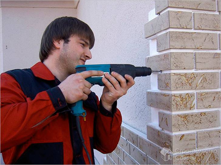 Сверлим отверстие в стене