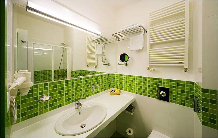 Мозаика на стене