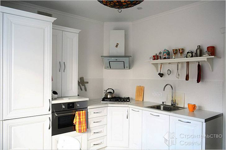 За фальшь-стеной спрятаны все коммуникации