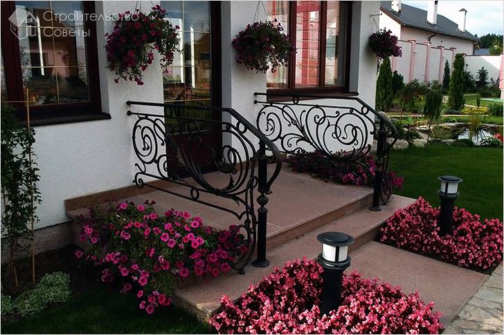 Как красиво оформить цветники и клумбы