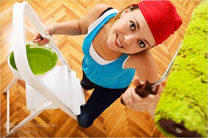 Покраска потолка водоэмульсионной краской