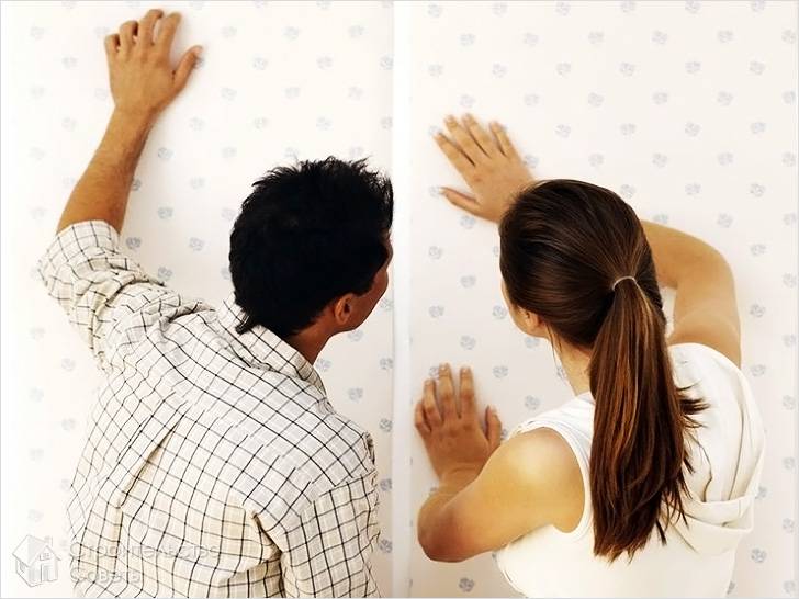 Оклеивание обоев в труднодоступных местах и углах