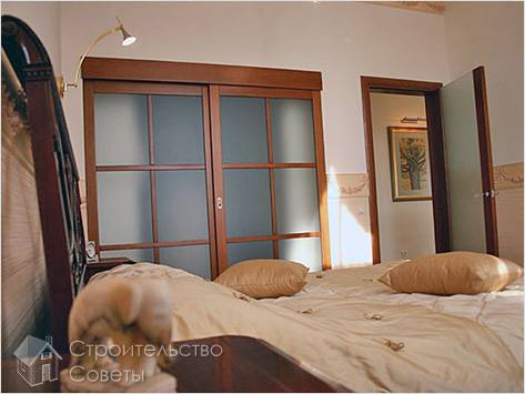 Двери в гардеробную в спальне