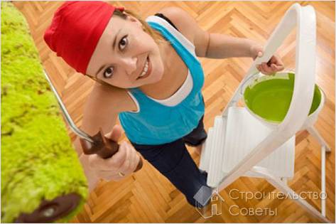 Покраска потолка валиком