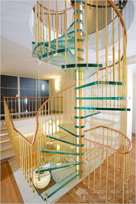 Со стеклянными ступенями