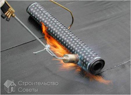 Настил кровельного материала горелками