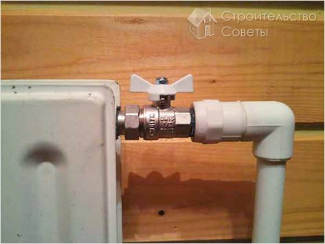 Подведение труб к батарее