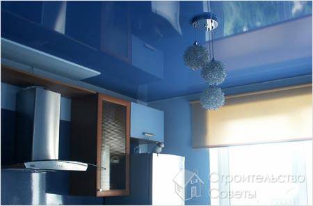 Чем отделать потолок на кухне