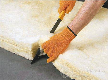 Выравнивание краев утеплителя