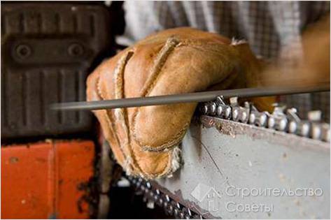 С использованием напильником