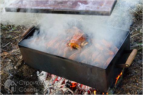 Коптильня в работе