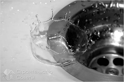 Как самостоятельно прочистить засор в ванной