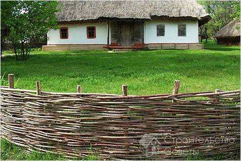 Как самому сделать плетеный забор